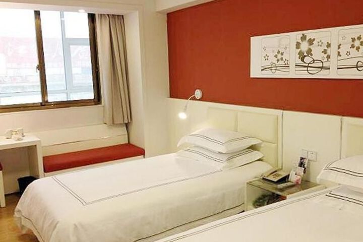 Room 7 of 10