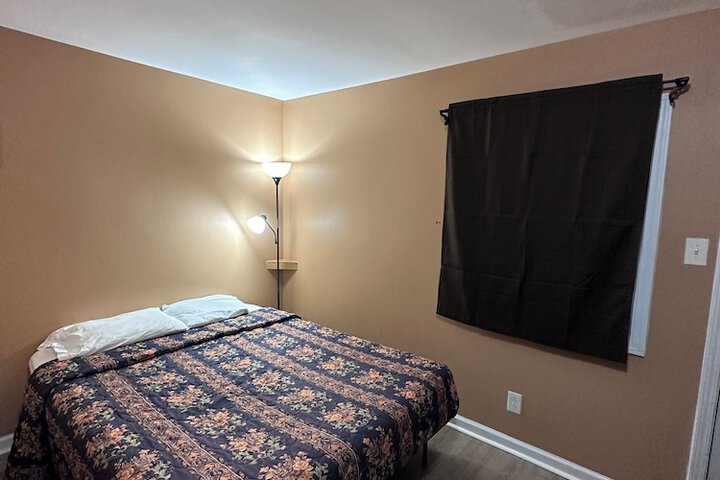 Standard Single Queen Bed (6 of 6)