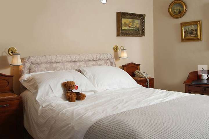 Room 10 of 42