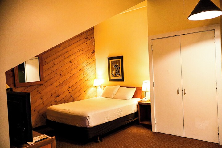 Room 9 of 69