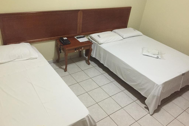 Room 6 of 9