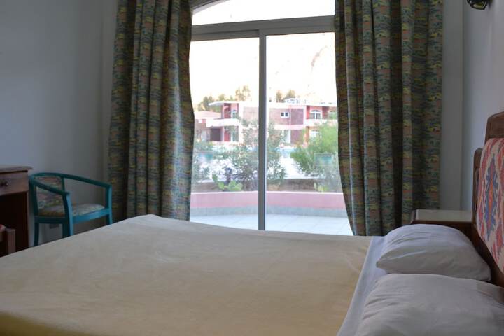 Room 13 of 33
