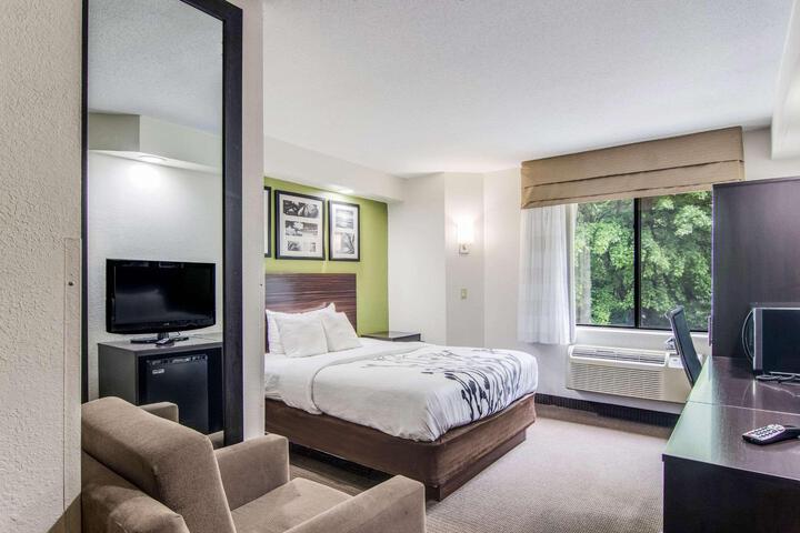 1 Queen Bed (1 of 7)