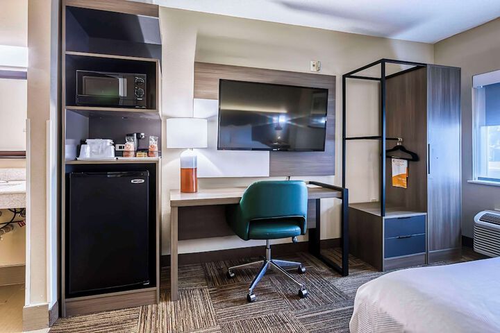 Room 15 of 68