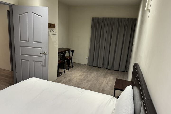Room 27 of 49