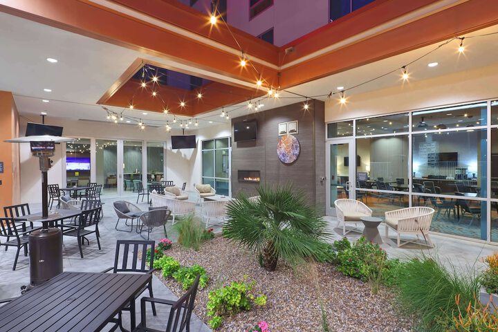 Hotel Exterior 53 of 58