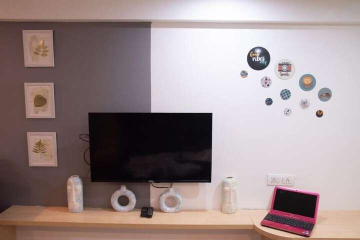 Room 11 of 30