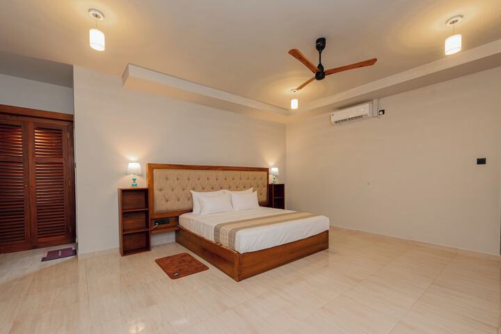 Room 34 of 174
