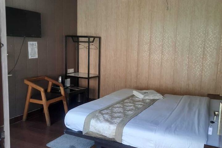 Room 5 of 28
