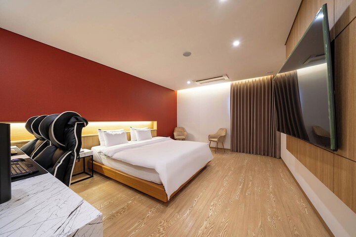 Room 18 of 29