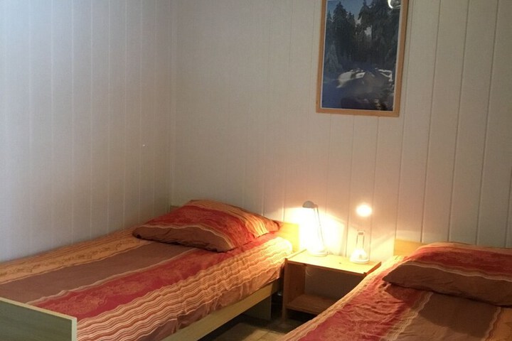Room 11 of 32
