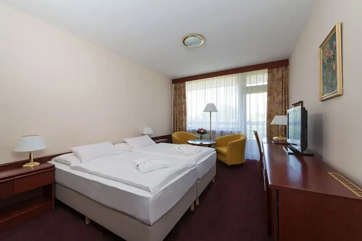 Room 5 of 33