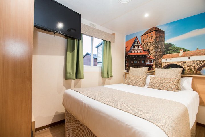 Room 6 of 31