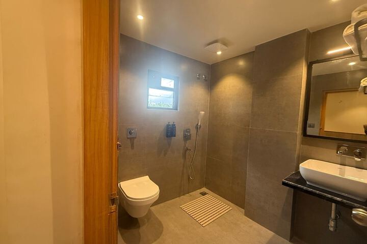 Room 9 of 13