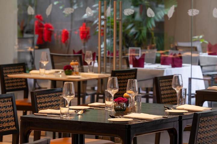 Dining 84 of 139
