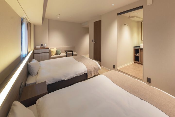Room 12 of 34