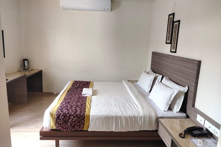 Room 7 of 11