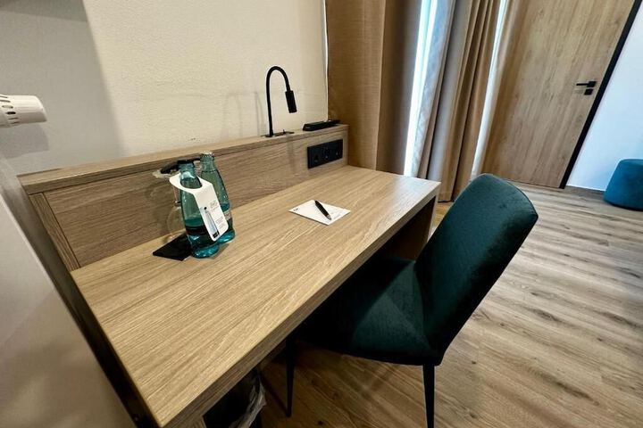 Room 16 of 44