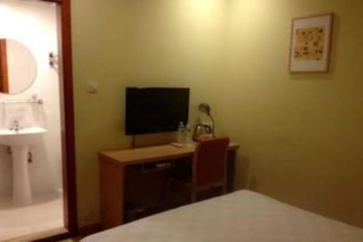 Room 16 of 32