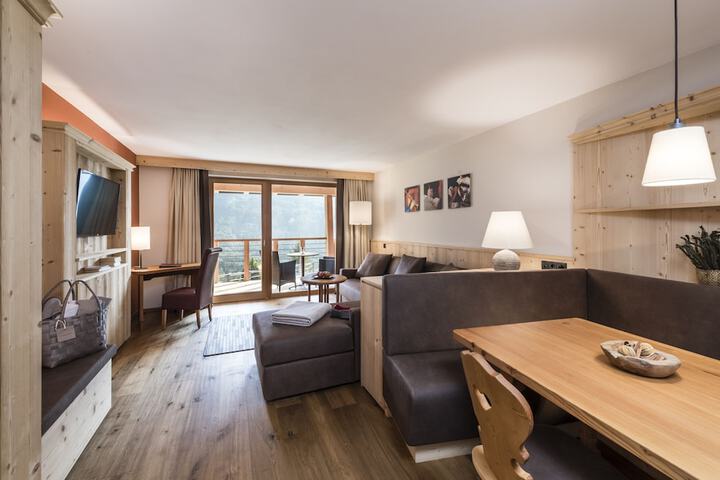 Room 4 of 157