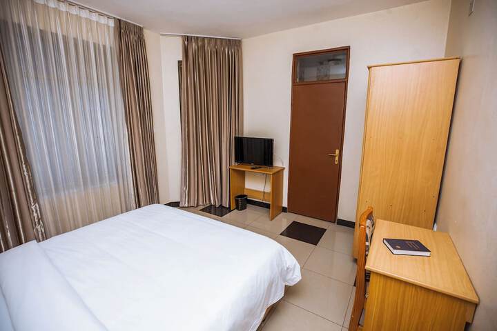 Room 2 of 25