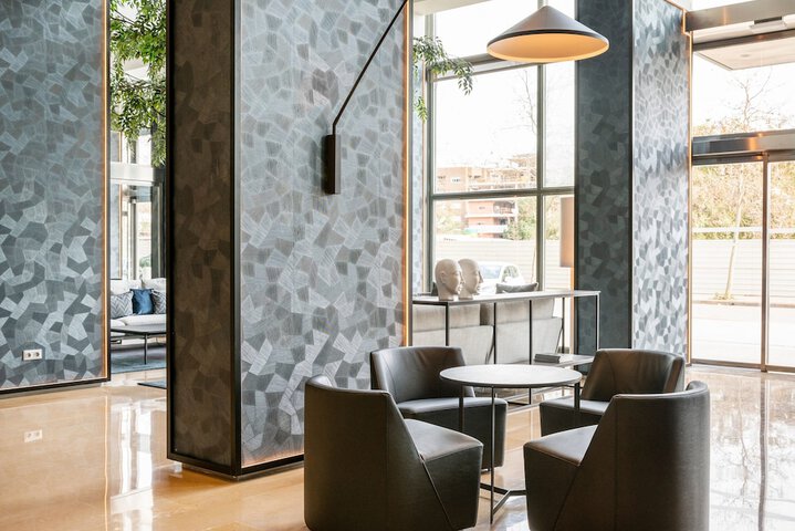 Entrance & Lobby