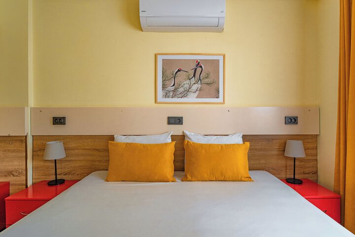 Room 10 of 82