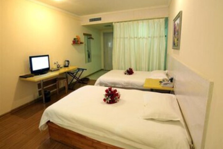 Room 16 of 38