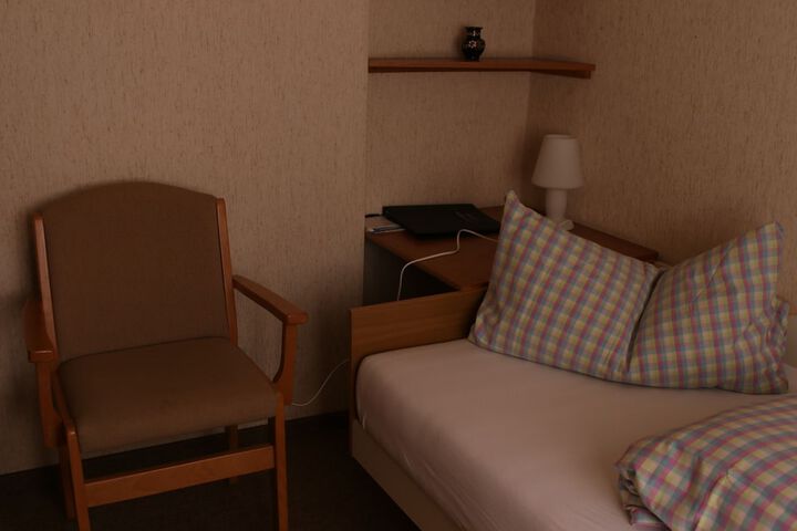 Room 10 of 42