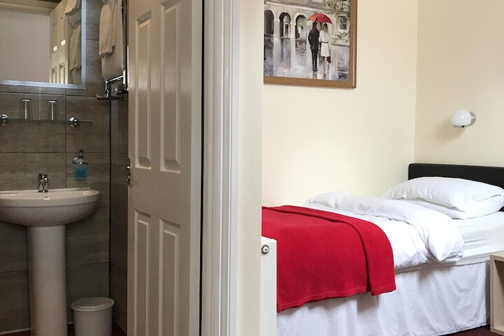 Room 11 of 66