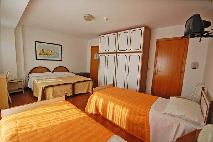 Room 3 of 21