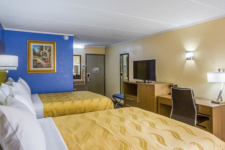 2 Queen Beds (7 of 7)