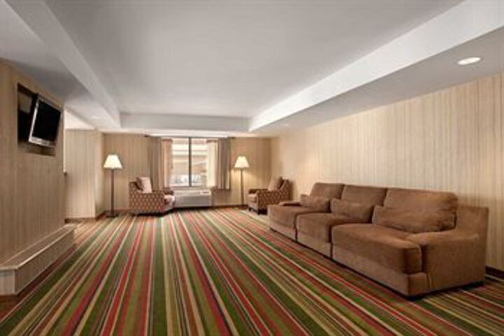 Room 10 of 16