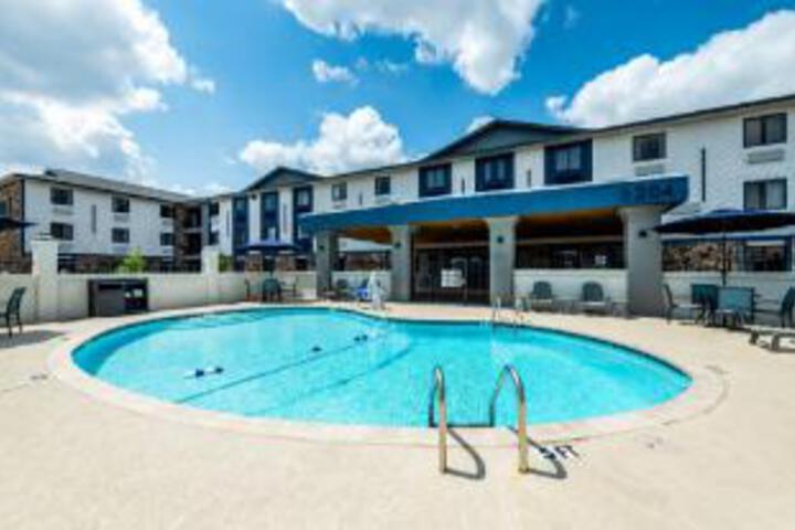 Hotel Pool