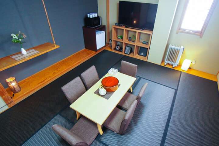 Room 10 of 21