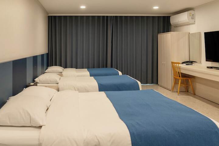 Room 9 of 120