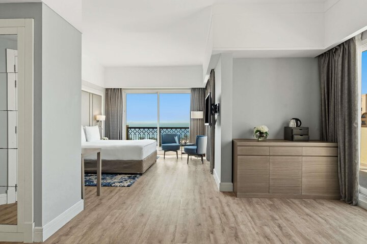 Room 104 of 335
