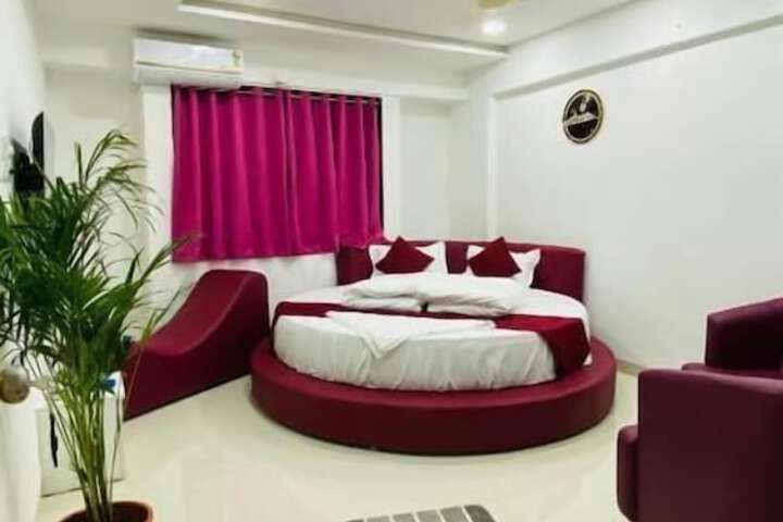 Room 7 of 13