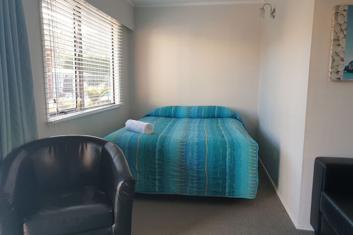 Room 27 of 64