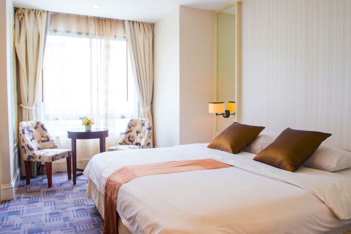 Room 4 of 49