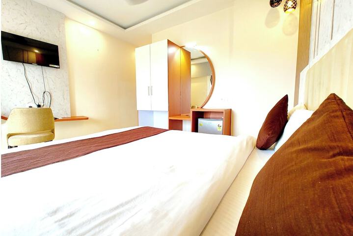 Room 7 of 27