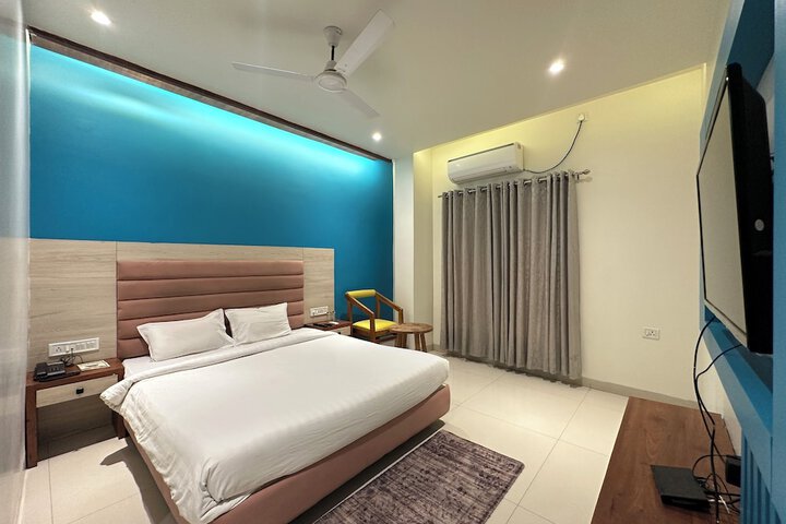 Room 3 of 10