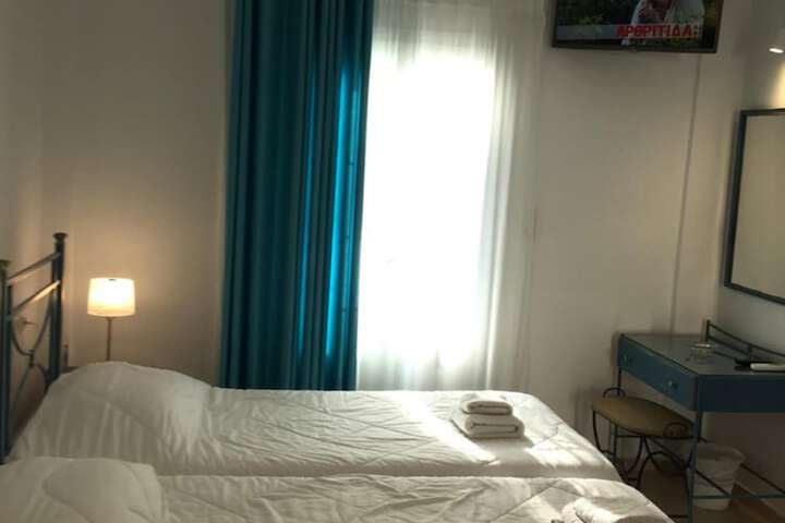 Room 10 of 16