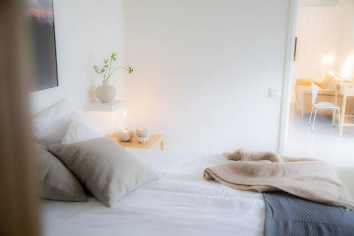 Room 2 of 66