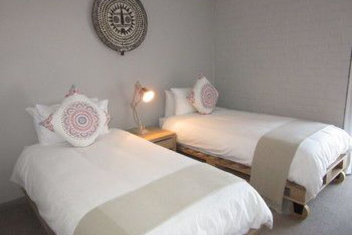 Room 32 of 65