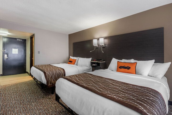 1 Queen Bed (4 of 9)