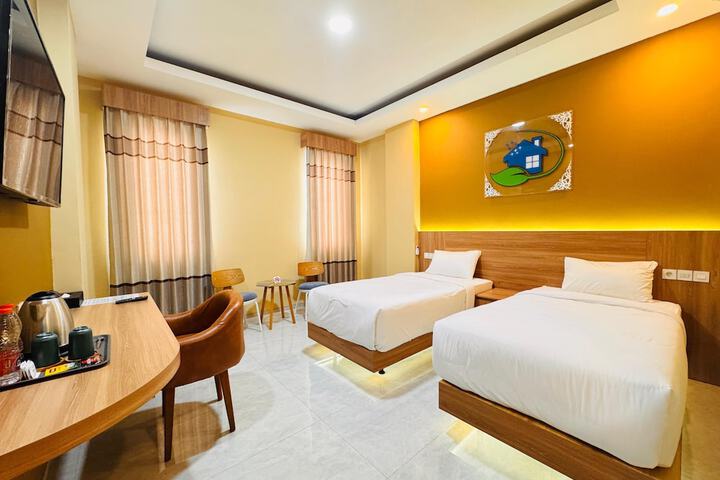 Room 12 of 18