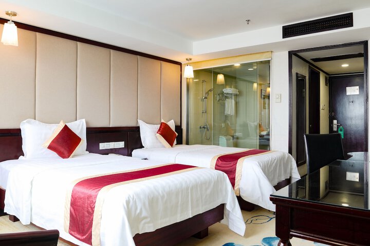Room 8 of 35