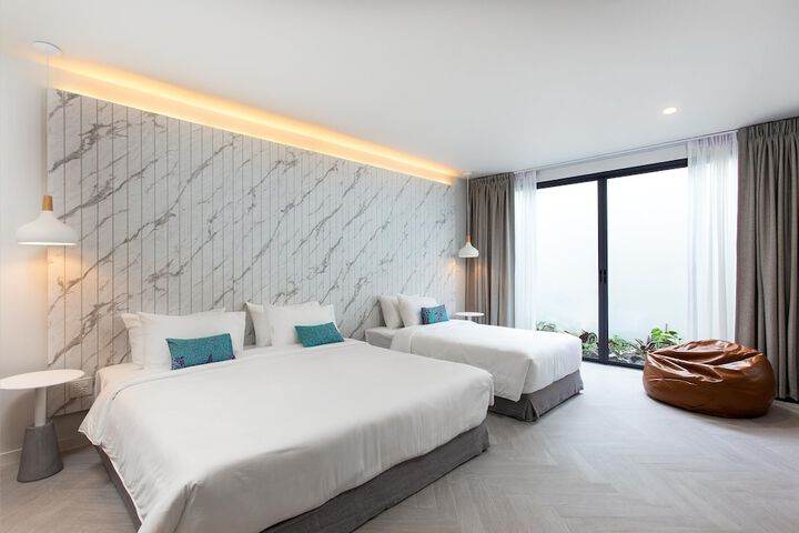 Room 16 of 80