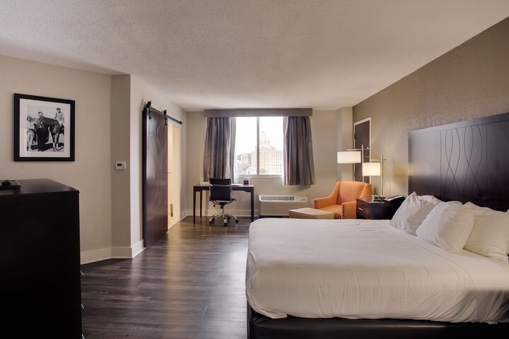 Room 13 of 37